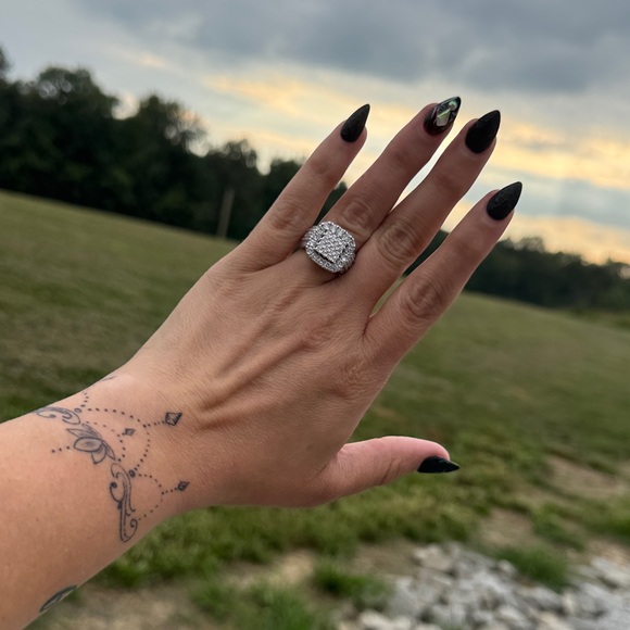 New S925 Elegant Silver Square Ring - Picture 3 of 11